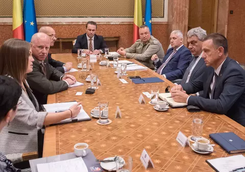 Discuții la Guvern cu reprezentanții Bell Helicopter. România va cumpăra elicoptere de atac, care ar putea fi fabricate în țară