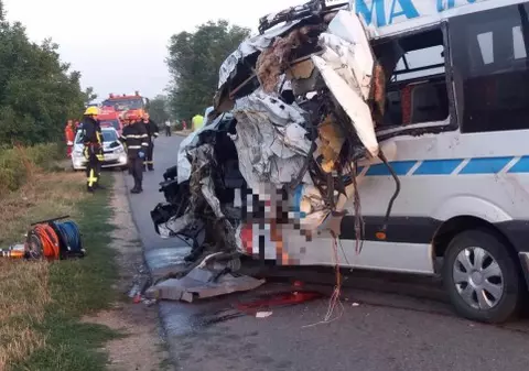UPDATE: Doi morți și 10 răniți într-un accident în județul Arad. Cum s-a întâmplat nenorocirea