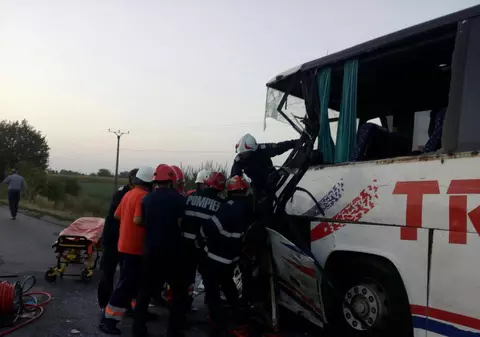 Doi oameni, morți într-un accident în județul Arad. Planul roșu de intervenție a fost activat