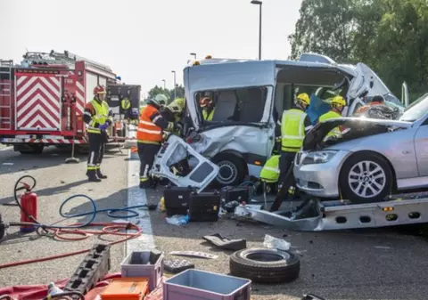 Microbuz cu români, implicat într-un accident grav în Belgia. Unul a murit și alți patru au fost răniți