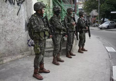 Armata și poliția au intrat cu forța pe străzile din Rio de Janeiro
