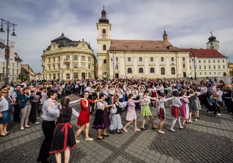 Dans, muzică și multă bere la cea mai mare întâlnire a sașilor din România. Președintele Klaus Iohannis e așteptat la Sibiu