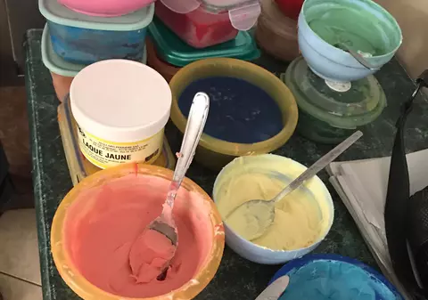 Coloranţi expirați de 16 ani au fost găsiți într-o cofetărie celebră din Constanța