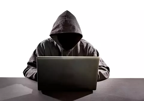 VIDEO/ Atenție, părinți! Traficanții de stupefiante folosesc jocuri și chat-uri ca momeală pentru puști. Internetul, piața ascunsă a dealerilor de droguri