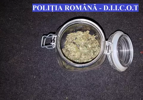 Traficant de droguri, urmărit pe Autostrada Soarelui. A condus drogat și beat, fără să aibă permis