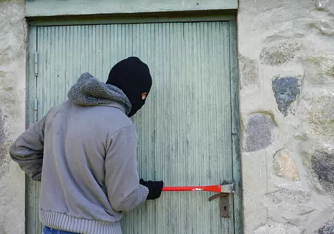 Poliţia Română, o nouă campanie pentru prevenirea furturilor din locuinţe. „Hoţii sunt creativi, fii preventiv!”