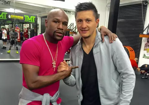 INTERVIU EXCLUSIV/ Un român, în cea mai tare gală a boxului mondial, disputa dintre Mayweather și McGregor! Legătura incredibilă dintre Ronald Gavril și marele campion mondial / GALERIE FOTO