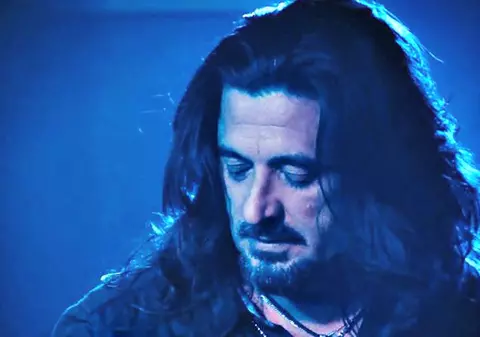 EXCLUSIV/ Gabi Nicolau ”Guriță”, solistul trupei Krypton, e în pauză o lună! Operat pe corzile vocale