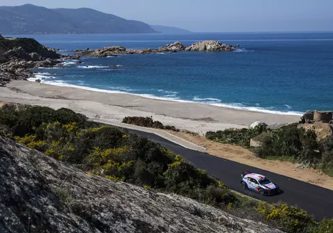 Împușcături pe o plajă din Corsica. Un localnic înfuriat de prezența nudiștilor a deschis focul