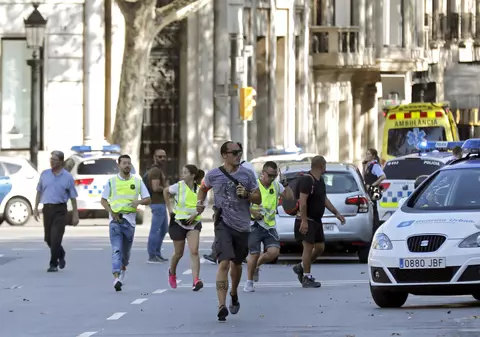 Teroare în Barcelona | Autorul atacului este în continuare căutat de polițiști. Bilanțul atentatului: 14 morți și 130 de răniți