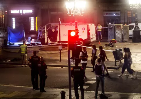 Atentat în Barcelona | Șoferul dubei este dat în urmărire în Europa. Raiduri în orașul Ripoll