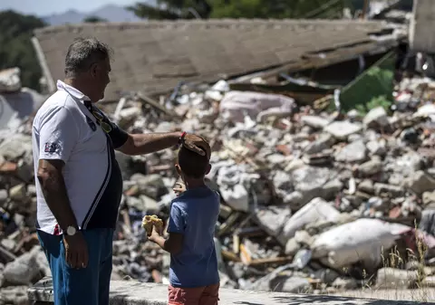 Un an de la cutremurul devastator din Amatrice | Oamenii au marcat tragedia, în timp ce acuză autoritățile că au uitat de ei