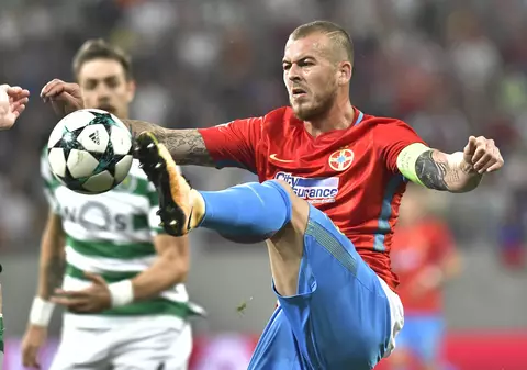Denis Alibec face orice ca să scape de ghinioane. Atacantul FCSB s-a rugat la mănăstire / FOTO