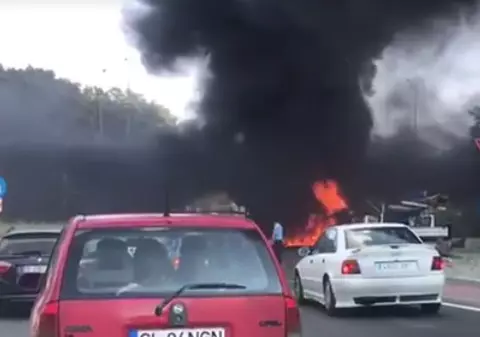 Incendiu la Ștefănești. O macara a luat foc