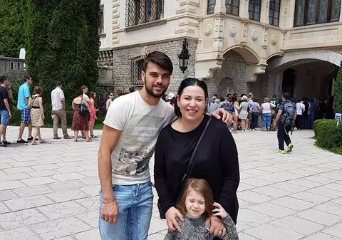 Soțul Oanei Roman, accidentat. Marius Elisei are piciorul în gips