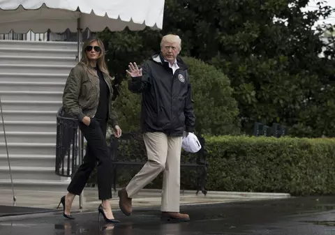 Ce ciudat! Cum a reacționat Donald Trump după ce Melania l-a introdus la un eveniment | VIDEO