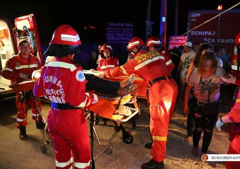 Trei oameni, între care un copil, morți într-un microbuz căzut în Dâmbovița