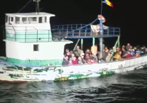 Zeci de migranți, prinși în Mangalia de polițiștii de frontieră. Pescadorul suspect a fost detectat în Marea Neagră | FOTO ȘI VIDEO