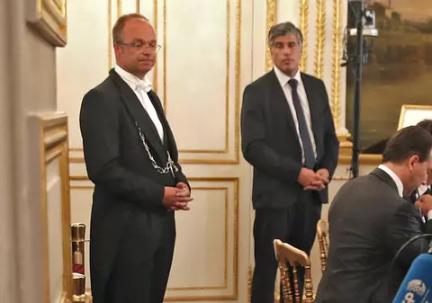 FOTO| Soții Macron au adoptat un câine și l-au dus la Elysees