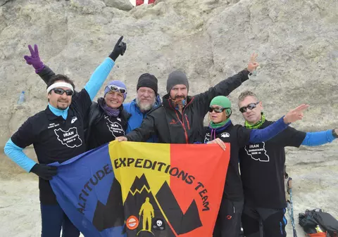 EXCLUSIV / Doi copii alpiniști morți, nici un vinovat. La patru luni de la avalanșa ucigașă care i-a ucis fata în Retezat, Ovidiu Popescu e din nou pe munte