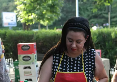 VIDEO EXCLUSIV/ Cum reușește să se bronzeze Oana Roman. ”Mă prinde așa, din mers”