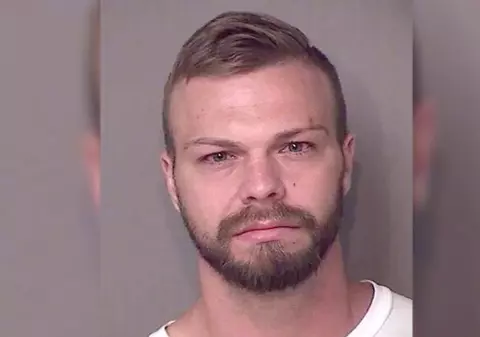 Un șofer beat a lovit 17 mașini în încercarea de a-și parca vehiculul