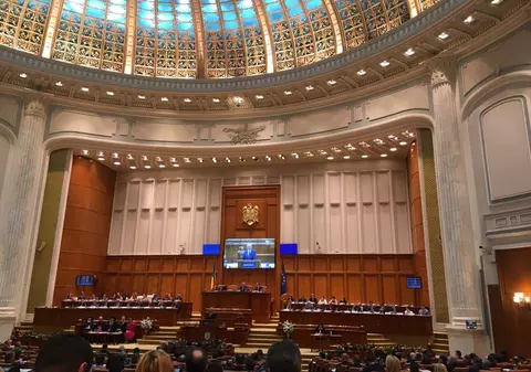 UPDATE. Parlamentul a adoptat declaraţia privind situaţia minorităţilor din Ucraina
