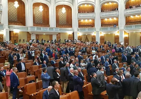 UPDATE. Fostul ofițer SRI Daniel Dragomir, audiat în comisia SRI; Manda: A prezentat probe privind mandate de ascultare