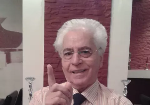 Ion Lăceanu e neobosit pe scenă. Cântă seară de seară, la 81 de ani! ”Fac meseria pe care o iubesc și care mă ține în viață”