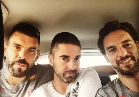La Cluj-Napoca, am găsit cel mai scump taxi din lume! Pasagerii Marc și Pau Gasol, plus Juan Carlos Navarro, au salarii anuale cumulate de 40.000.000 $!