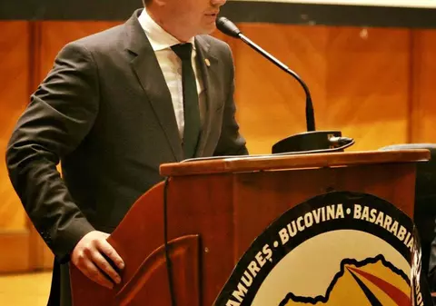 Ambasadorul Ucrainei la Bucureşti, chemat la Parlament după promulgarea legii educației de către președintele Poroșenko