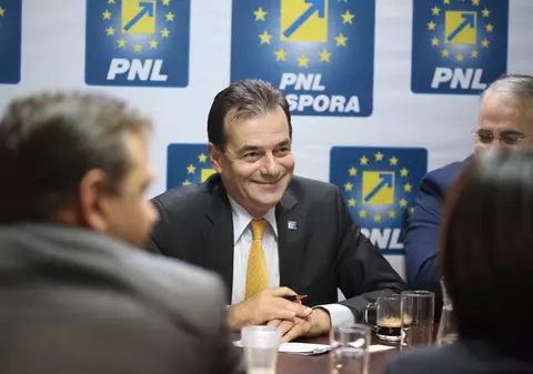 Orban și Ponta, negocieri de ultimă oră pentru moțiunea de cenzură; Parlamentarii PNL merg marți seară în Piața Victoriei