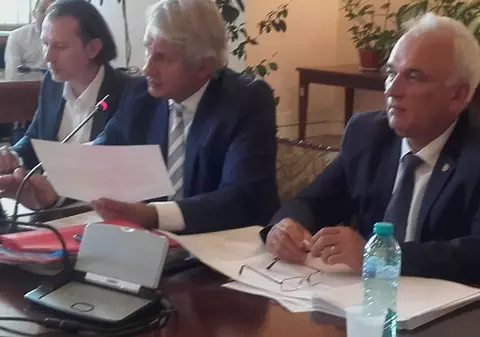 Ordonanța de modificare a Codului Fiscal, raport de admitere la Senat; Ce firme pot opta între impozitul pe profit și cel pe cifra de afaceri