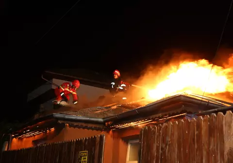 FOTO | Incendiu puternic în sectorul 5 al Capitalei