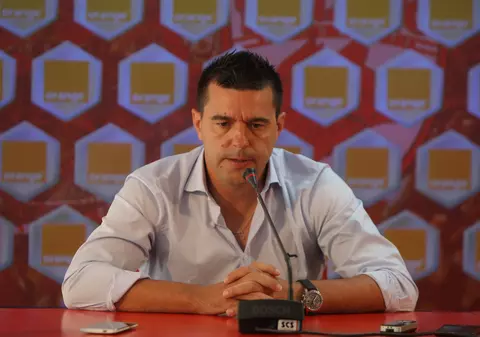De ce a acceptat Cosmin Contra să preia imediat naționala. A făcut anunțul oficial: ”E un vis împlinit!”. Nu va mai pregăti Dinamo de AZI. Ce planuri are la națională | FOTO&LIVE VIDEO