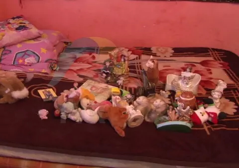 Femeie din Dâmbovița, arestată pentru că și-ar fi dat cu capul de tăblia patului bebelușul care plângea