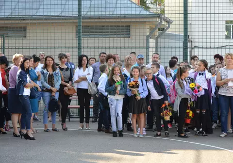 Șase elevi și un preșcolar au leșinat la festivitățile de deschidere a noului an școlar, la Vaslui