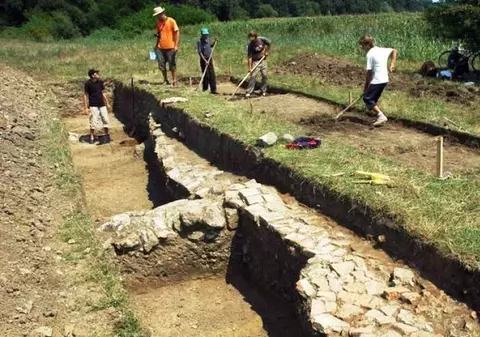 Dobrosloveni, comuna în care nu poți construi fără acordul Ministerului Culturii. Reședința unui guvernator roman, la 10 kilometri de Caracal