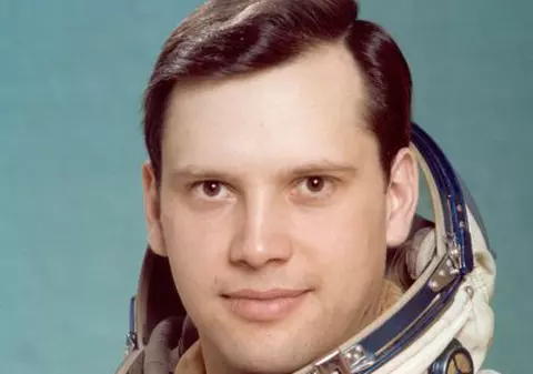 Astăzi este ziua de naștere a lui  Dumitru Prunariu, primul și singurul român care a zburat vreodată în spațiul cosmic