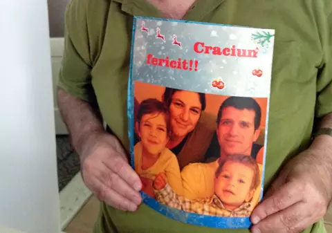 EXCLUSIV/ George Nicolescu, solistul orb, și-a vizitat familia în Spania. ”Nu știu cum arată nepoții mei, dar îi simt!”