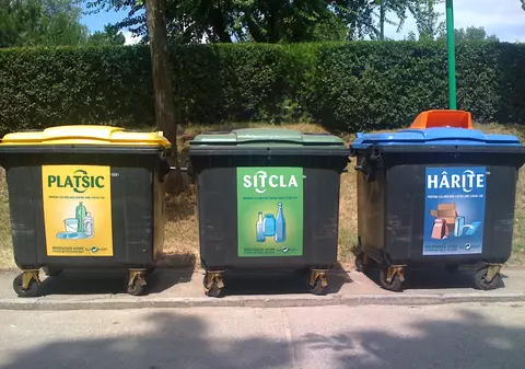 Proiect unic în România! Pubele de gunoi cu cip la Mizil. Cât arunci, atât plătești!