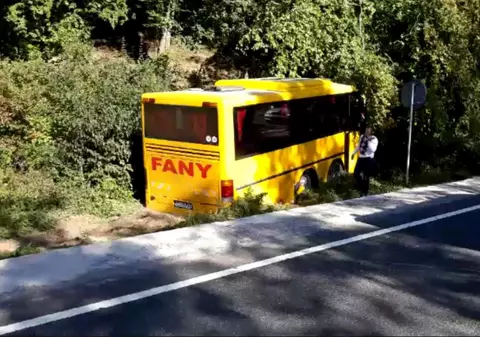 Zeci de oameni, răniți într-un accident în Pasul Mesteacăn, pe drumul dintre Baia Mare și Dej. Un autobuz a ieșit în decor