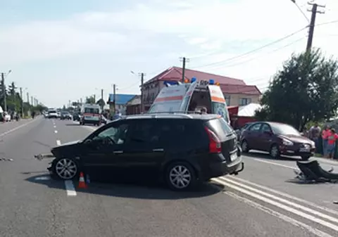 Accident pe DN1. Trei oameni au fost răniți și șase mașini implicate | FOTO și VIDEO