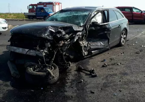 Femeie gravidă și doi copii, răniți într-un accident în Caracal. Alte patru persoane au ajuns la spital