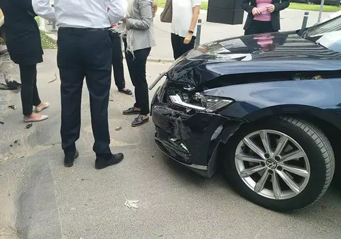 FOTO | Accident rutier între un tramvai și un autoturism, pe bulevardul Dimitrie Pompeiu din Capitală, în zona Pipera