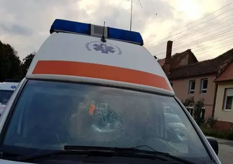 Ambulanță atacată cu bolovani la Rășinari. ”Am ajuns să fim umiliți”