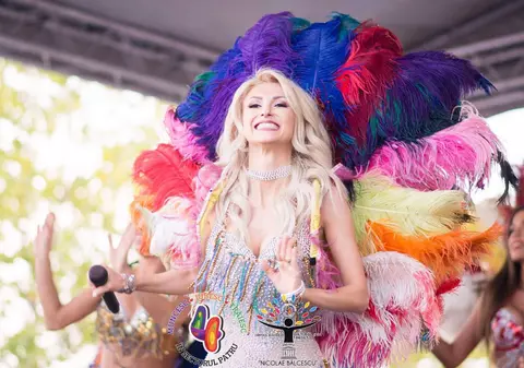 Foto EXCLUSIV/ Andreea Bălan a schimbat opt ținute pentru... 3000 de euro. Se îmbracă și se dezbracă în câteva secunde