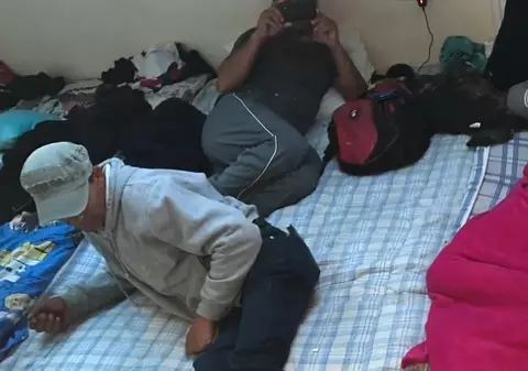 VIDEO| 35 de bărbați est-europeni locuiau înghesuiți în trei camere în Londra