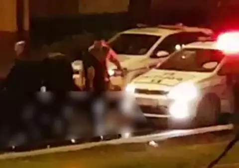 VIDEO/ Polițiștii și jandarmii au reținut, folosind forța, un șofer băut în București. Ce spune Poliția Rutieră