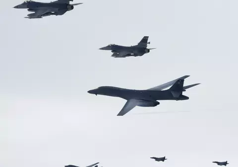 Statele Unite cresc tensiunile după ce au trecut cu avioane militare peste peninsula Coreea